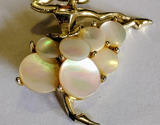 Gorgeous Vintage Pearl Shell Gold Pin & Gold Pearl Brooch